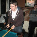YouGend spielt Billard